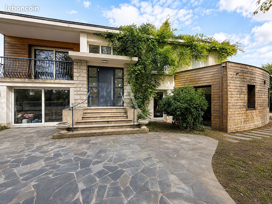 Maison 9 pièces 276 m² · à Cantenay-Épinard · 276 m² · 650 000 €