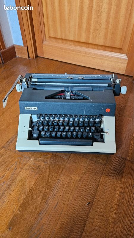 Machine à écrire Olympia (image 1)