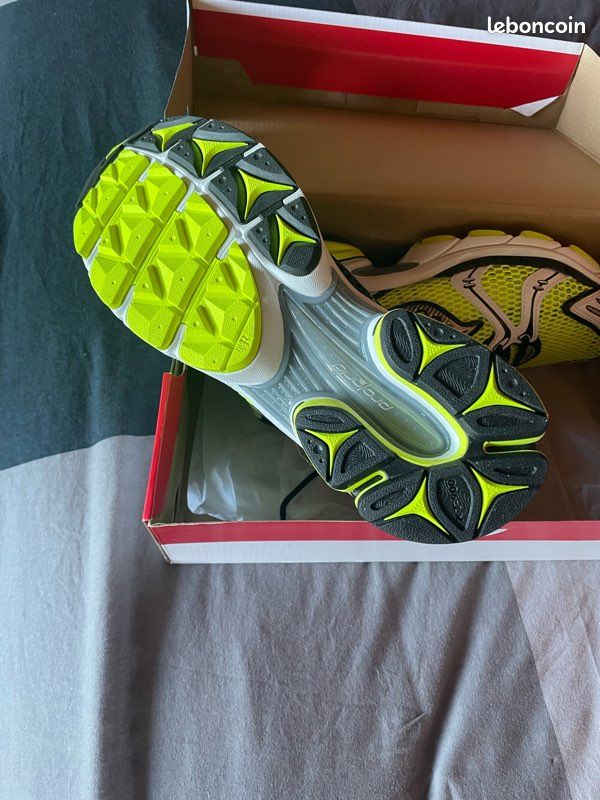 Saucony Progrid Triumph 4 Jaune Argent (image 3)