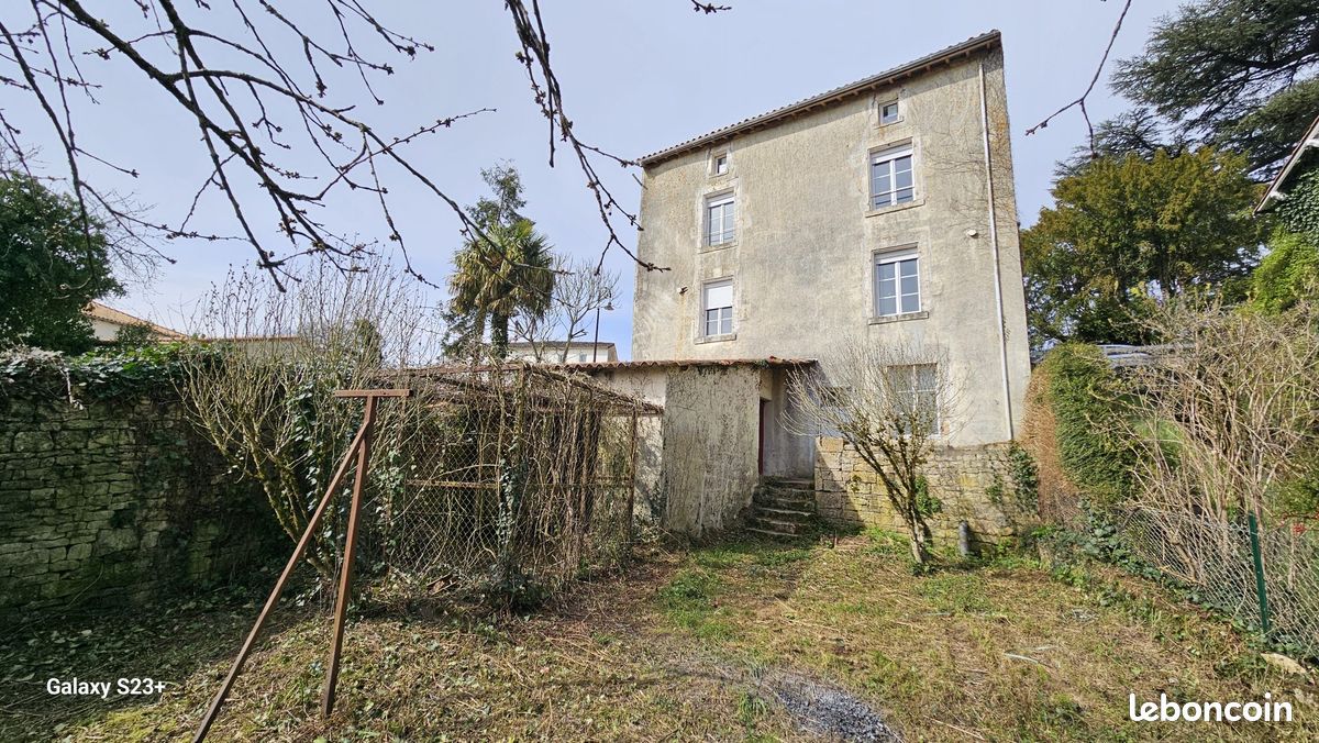 Maison 7 pièces 185 m² · à Celles-sur-Belle · 185 m² · 124 800 €