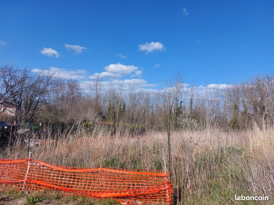 Terrain 704 m² La Roche Noire · à La Roche-Noire · 92 500 €