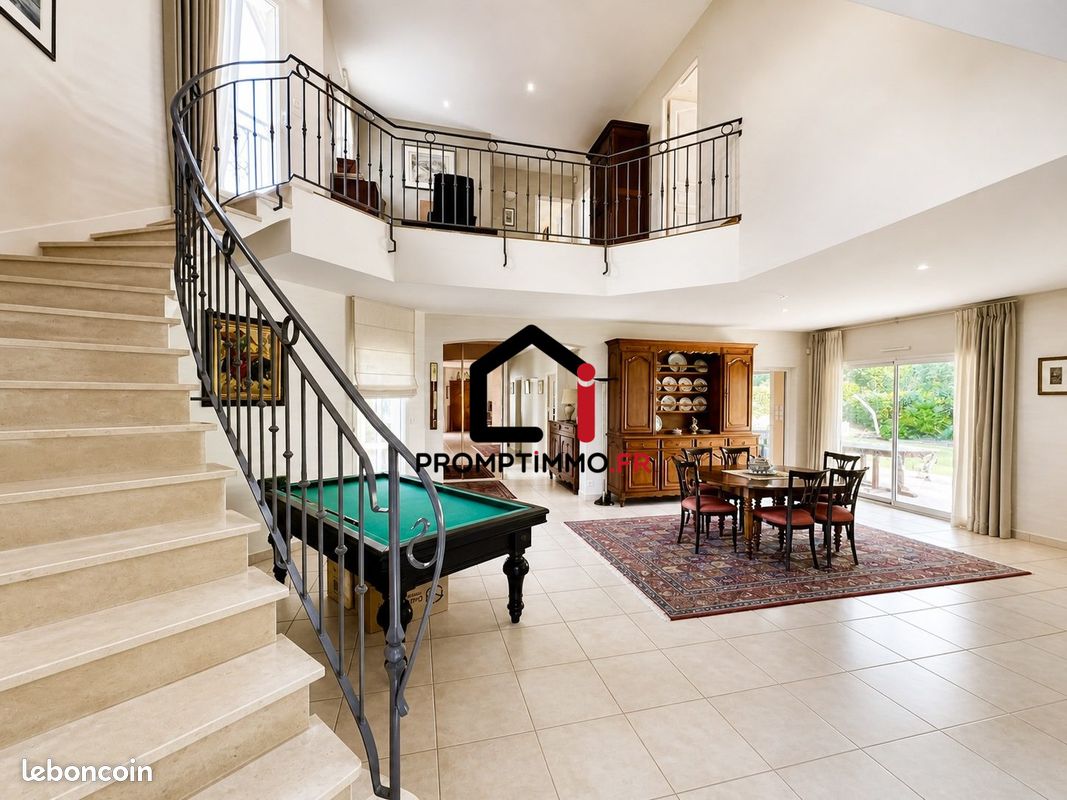 Maison 8 pièces 230 m² · à Mérignac · 230 m² · 983 000 €