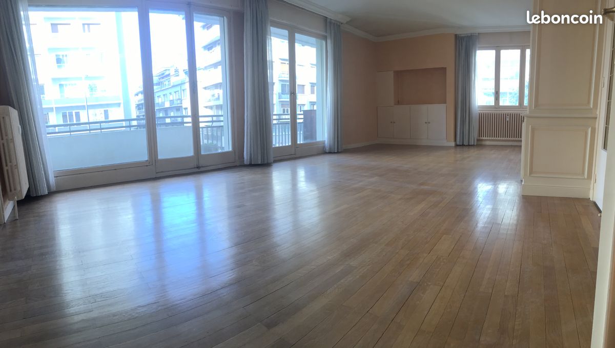Parking 3 pièces 100 m² · à Grenoble · 100 m² · 982 €