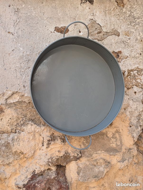 Plateau rond fer gris 36 de diamètre a prendre sur place (image 1)