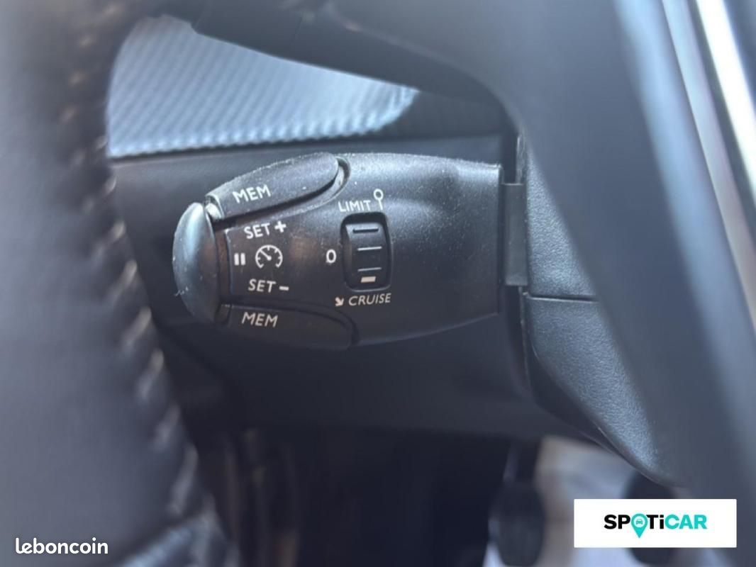 Peugeot 2008 PureTech 100 S&S BVM6 Allure Pack (image 14)