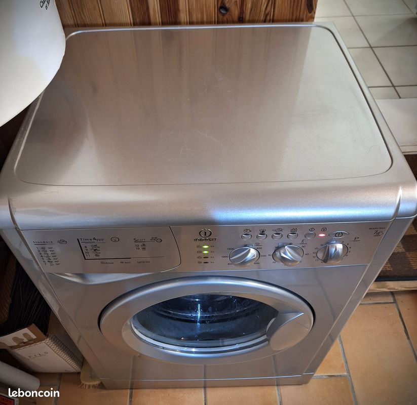 Lave-linge/ Machine à laver hublot Indesit de couleur Silver/argent 7 KGS (image 4)