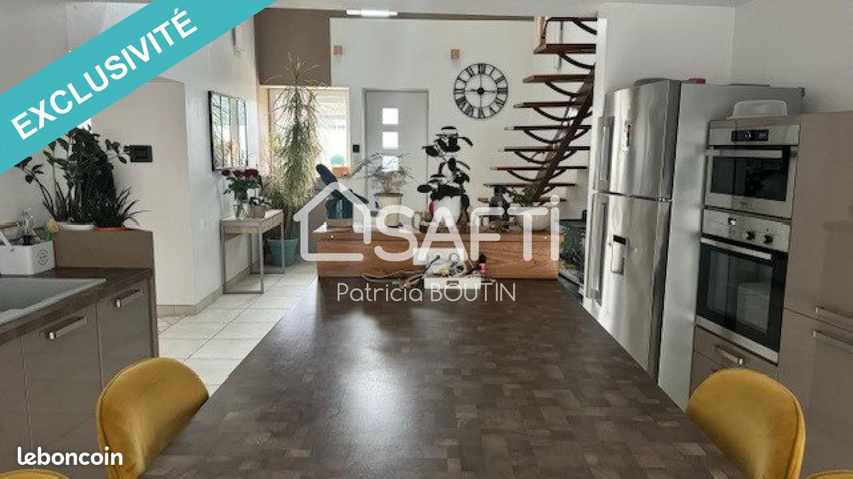 Maison 5 pièces 169 m² - Vouillé 79230 (image principale 3)