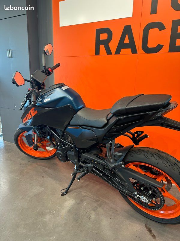 KTM 125 duke 2024 - 10 kilomètres (image 3)
