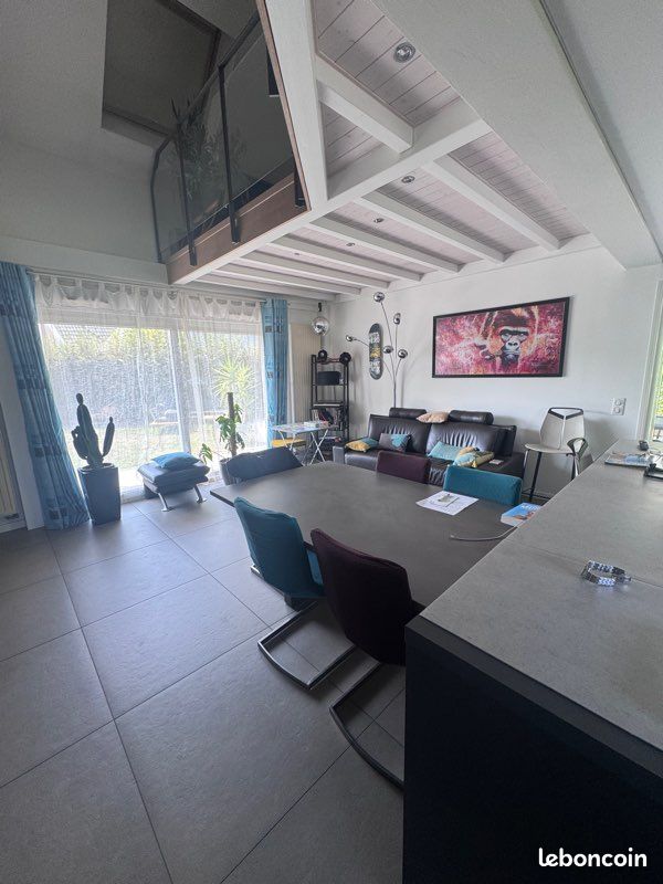 Îlot de cuisine équipé avec table et chaises (image 2)