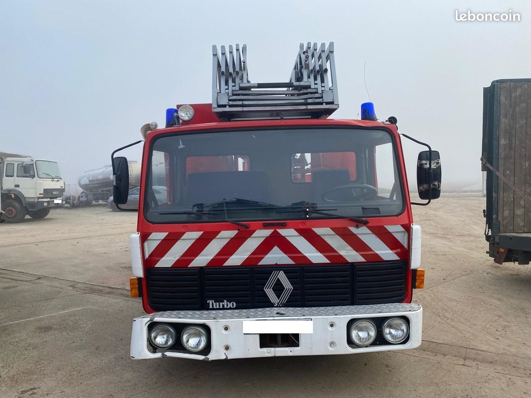 Camion pompier RENAULT G230 (image 3)