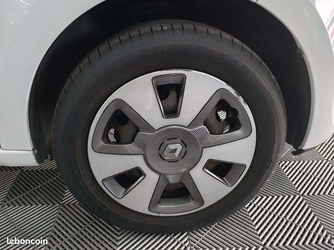 RENAULT TWINGO III 1.0 SCe 70 eco2 Stop Start Zen (image 12)