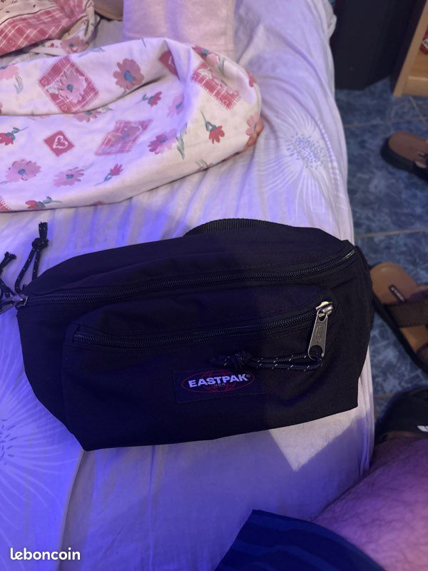 Sacoche eastpak noir (image 1)