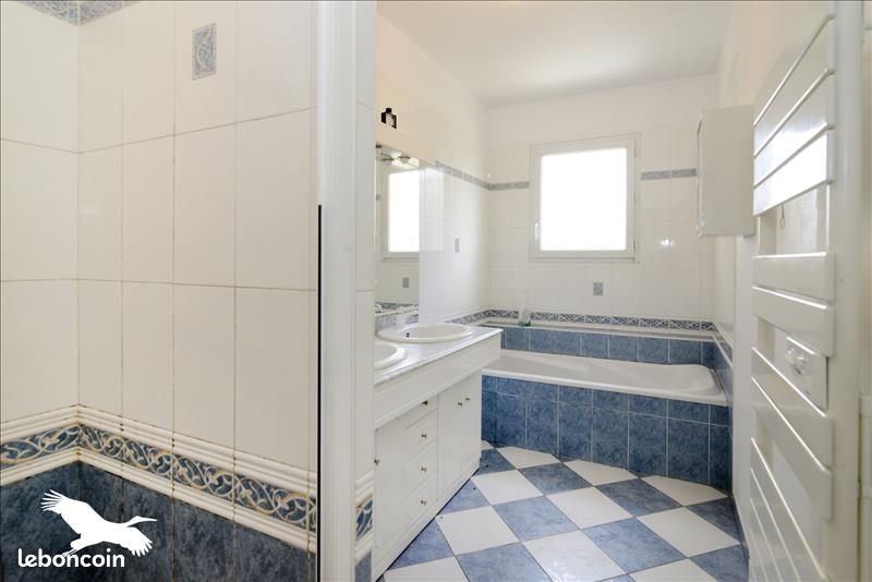 Pavillon 7 pièces 157 m² - Nersac 16440 (image principale 6)
