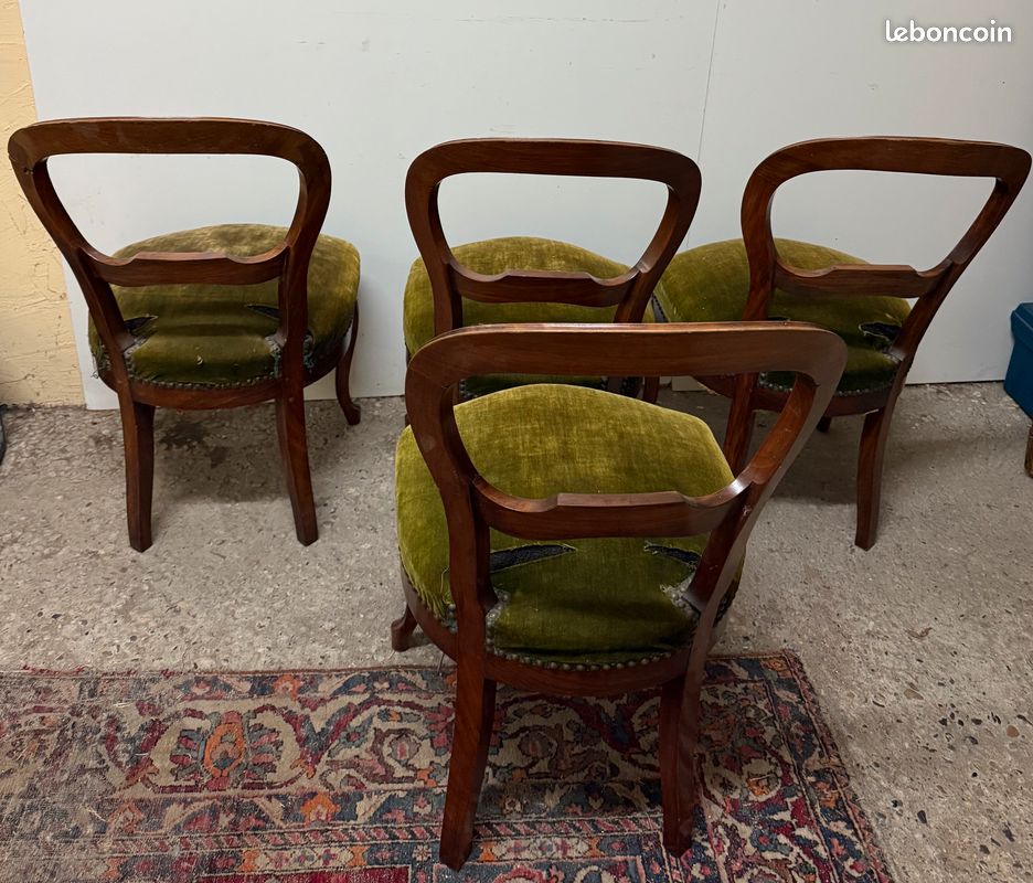 Suite de 4 chaises en noyer (image 2)