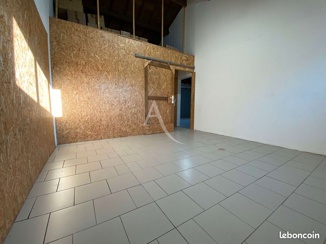 Parking 16 m² · à La Barre-de-Monts · 16 m² · 150 €/mois