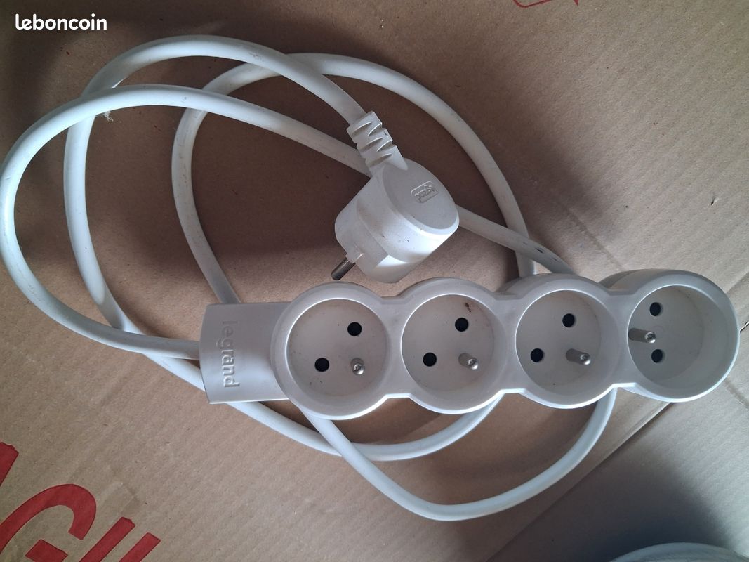 Rallonges électrique Longueur 10 mètres Etat neuf la piece - Bricolage