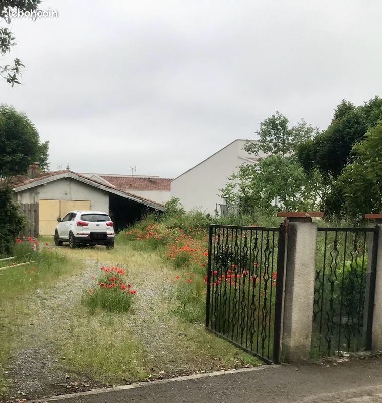 Terrain avec garage · à Villeneuve-Tolosane · 105 000 €