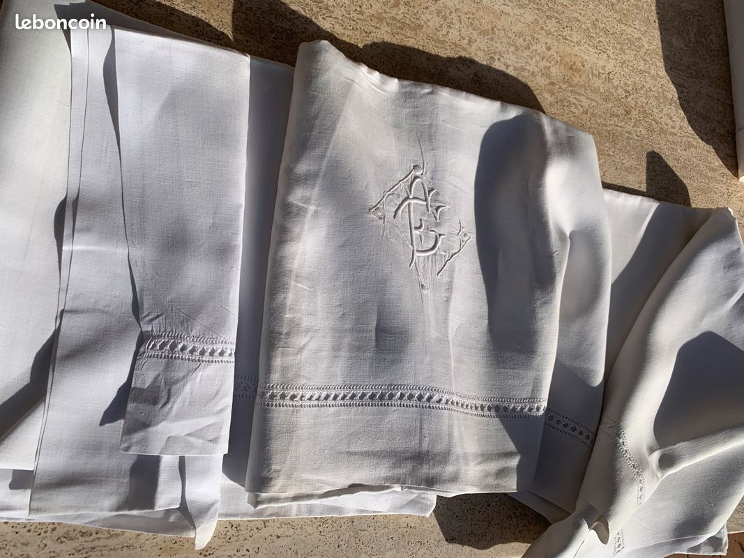 Très grand drap ancien ajouré - brodé P V et retours - Linge de maison