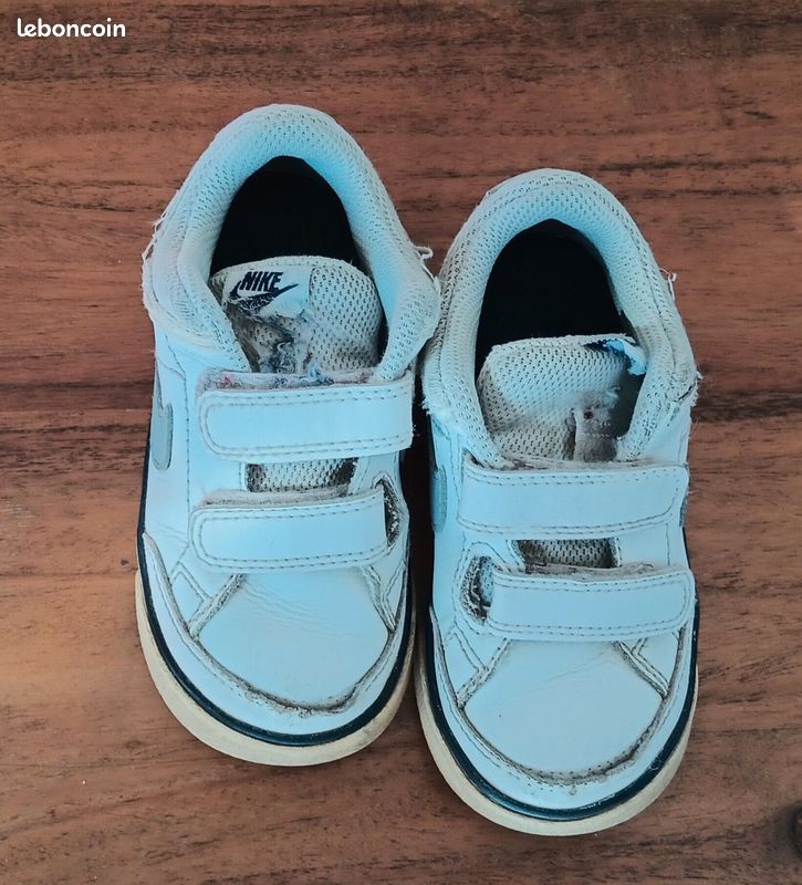 Chaussures blanches enfant pointure 23.5 (image 1)