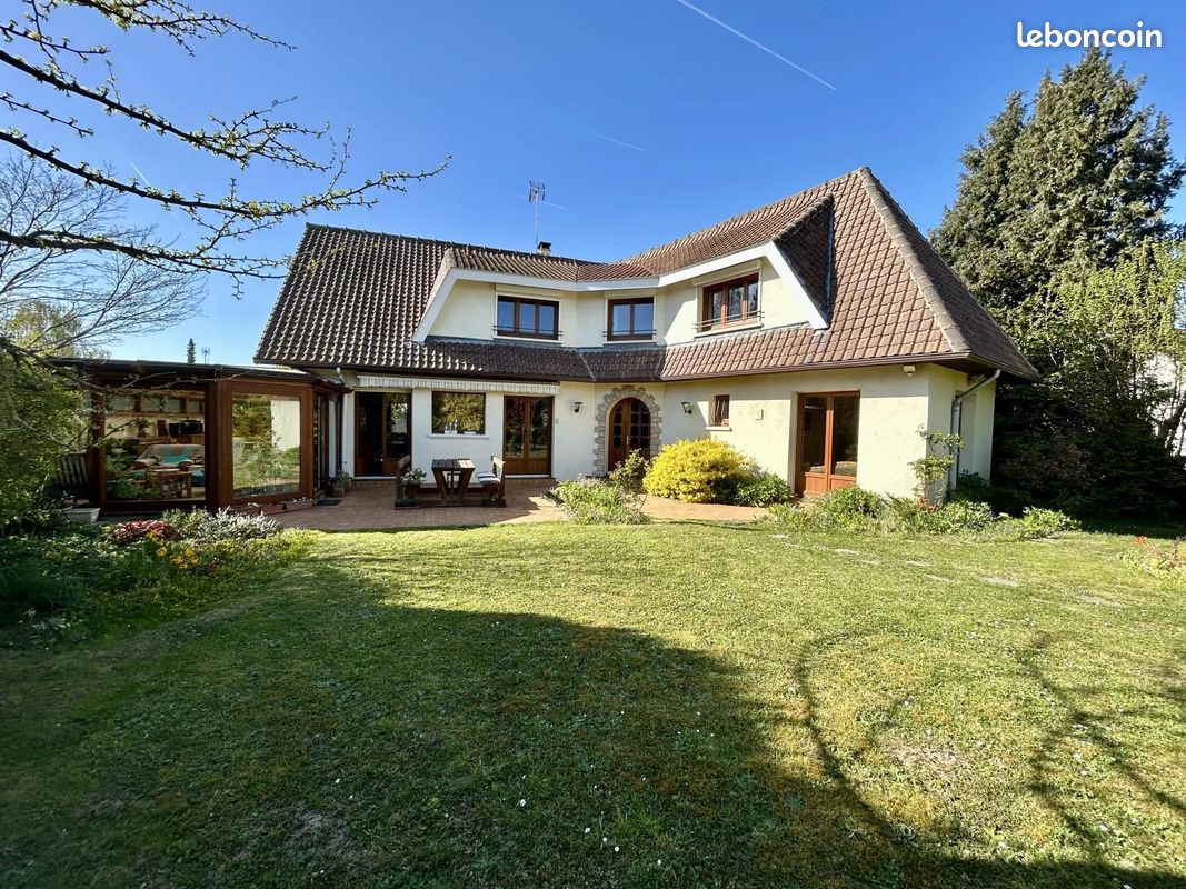 Maison 9 pièces 243 m² (image 1)