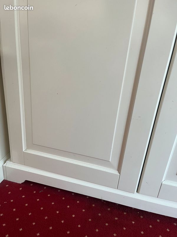 Bibliothèque Ikéa avec porte vitrée + donne une table ronde avec rallonge, 5 cinq chaises, 1 meuble TV et une console. Livraison possible en supplément. 400 le lot (image 6)