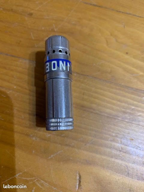 Briquet publicitaire en fer DUBONNET à essence, bar, bistro, café, alcool, tabac, cigarettes, pastis, anis, apéritif, digestif, quinquina, vin, cognac, cigare, alimentaire, champagne, whisky (image 1)
