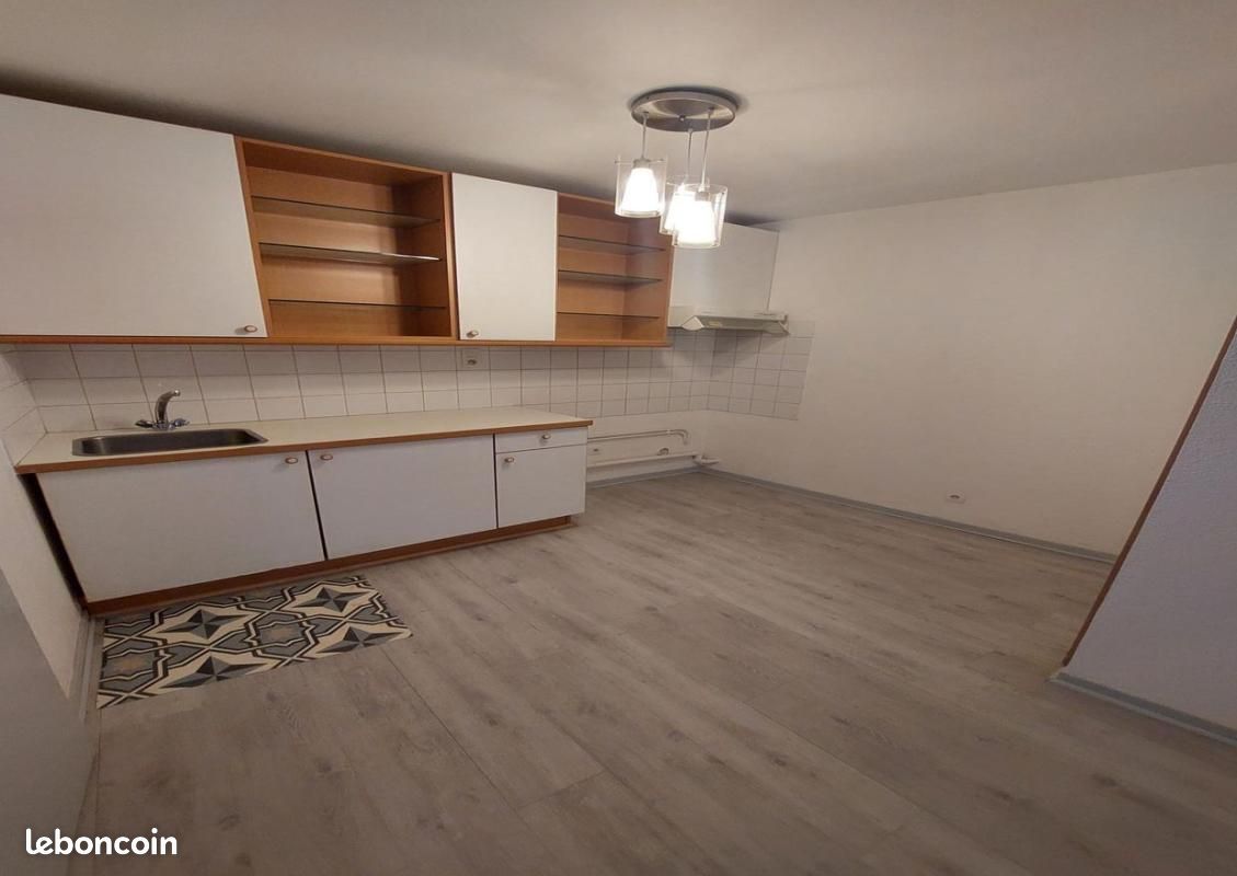 Appartement 1 pièce 28 m² · à Issoire · 28 m² · 350 €