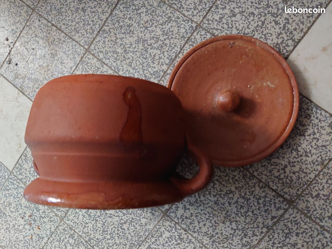 Cocotte artisanale traditionnelle ancienne Pot bombé en terre cuite à couvercle pour service ou cuisson au four (image 9)