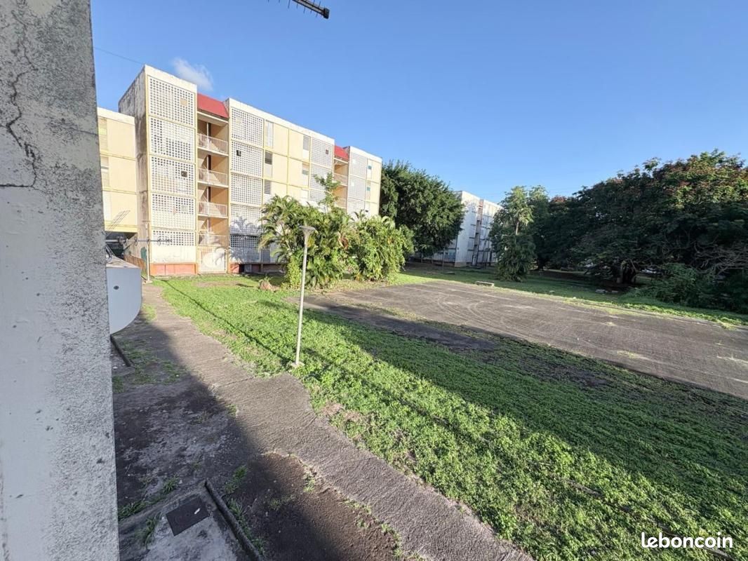 Appartement 8 pièces 74 m² · à Les Abymes · 74 m² · 175 000 €