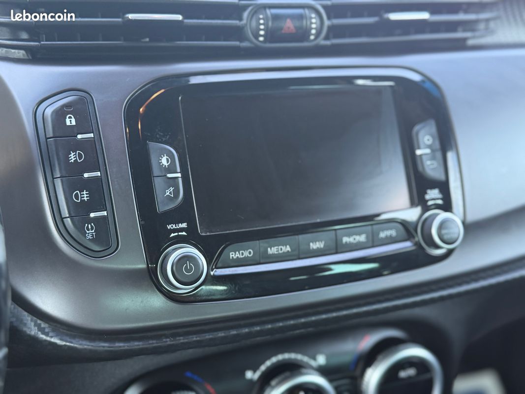 Alfa Romeo Giulietta Serie 2 2.0 JTDM 150ch Lusso – Gps – Clim – Révisée & garantie 6 mois (image 23)