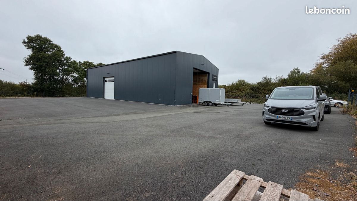 Parking 100 m² · à Plouigneau · 100 m² · 1 200 €/mois