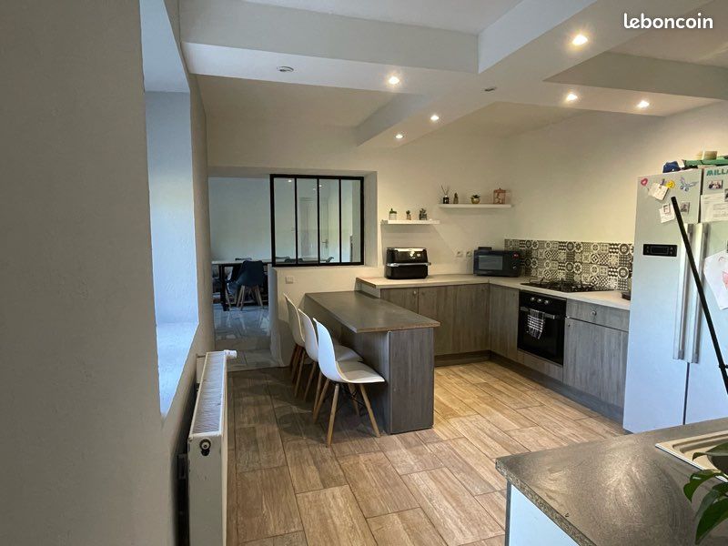 Maison 9 pièces 175 m² · à Ougney · 175 m² · 186 000 €