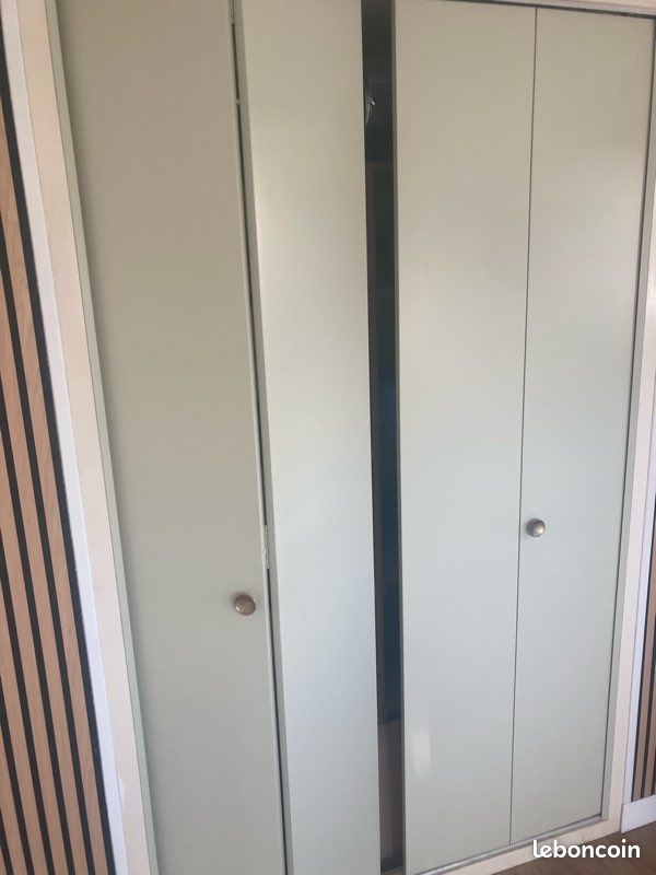 Portes de placard accordéon pliantes . Bon état (image 3)
