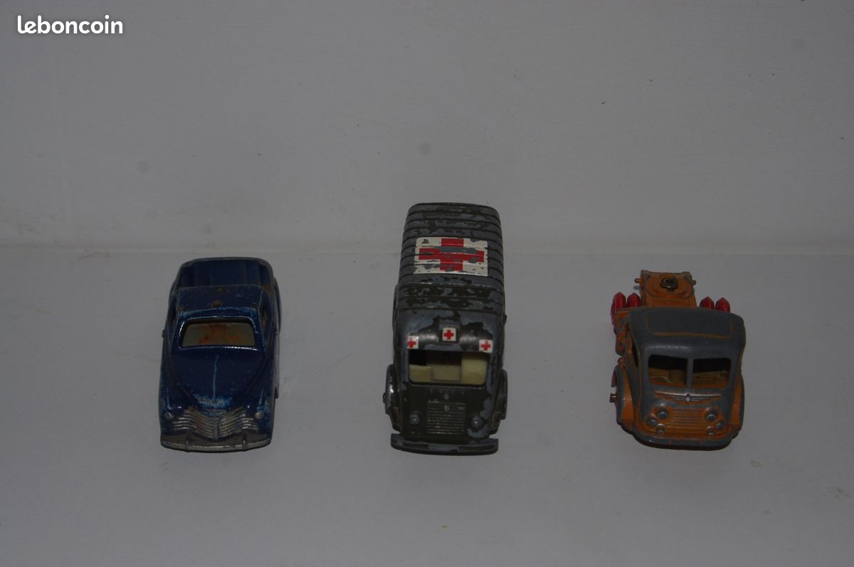 CIJ Lot de 12 véhicules Tracteur routier - auctions & price archive