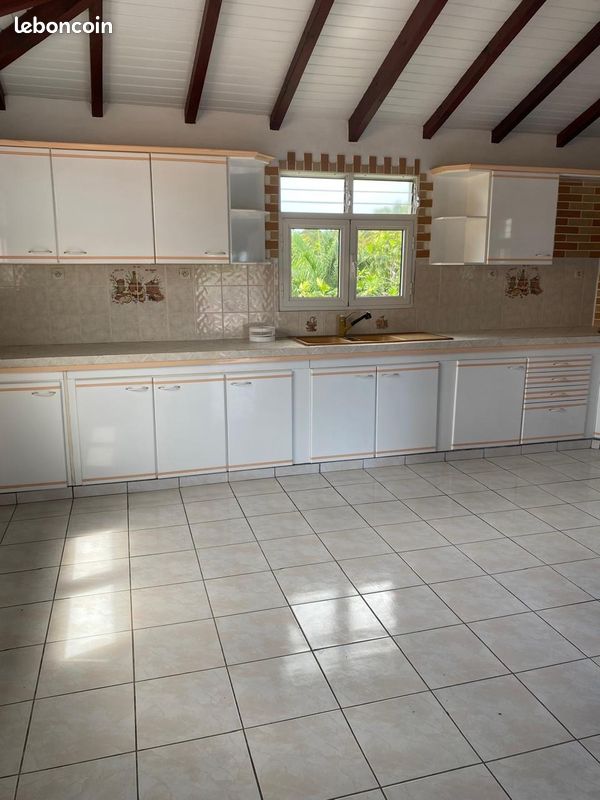 Appartement 4 pièces 120 m² · à Capesterre-Belle-Eau · 120 m² · 1 000 €