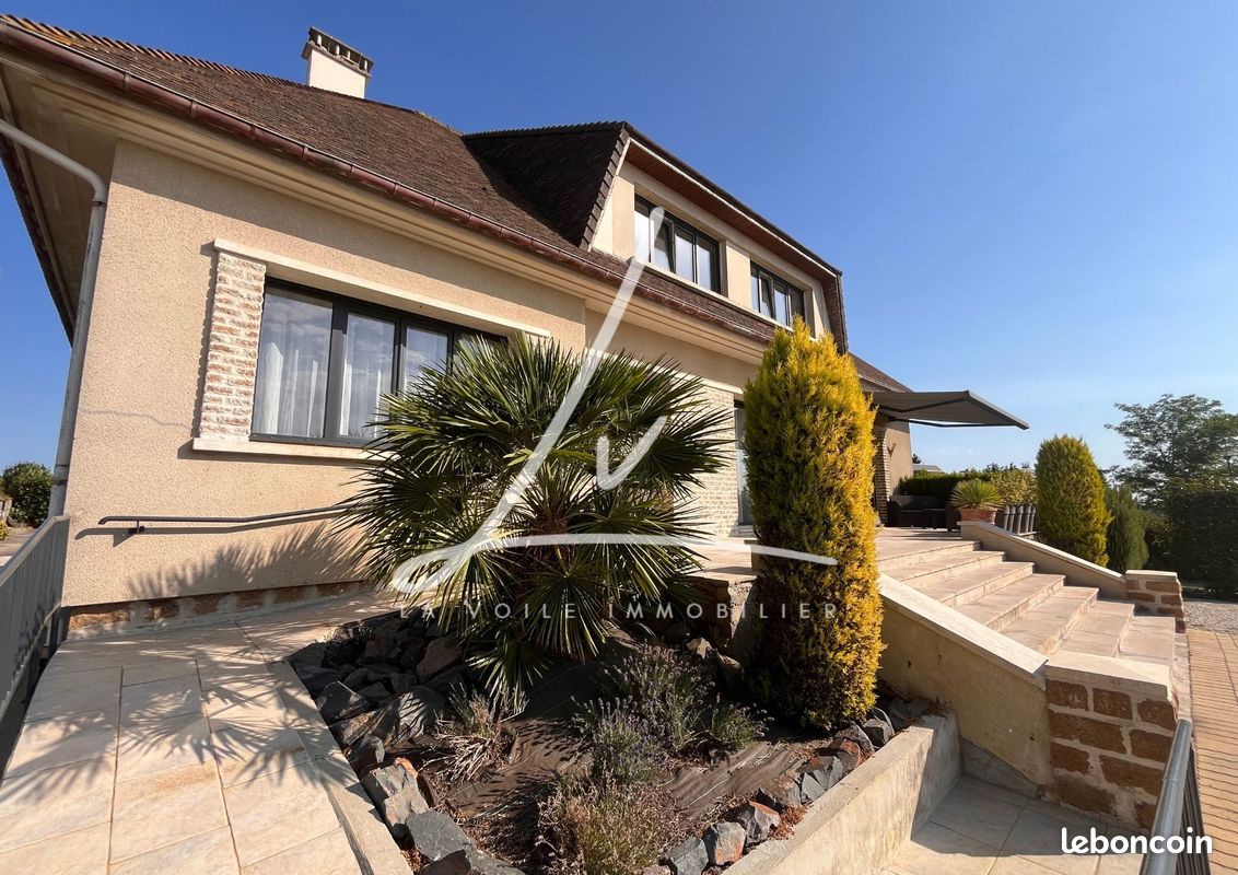 Maison 9 pièces 210 m² · à Évrecy · 210 m² · 462 000 €