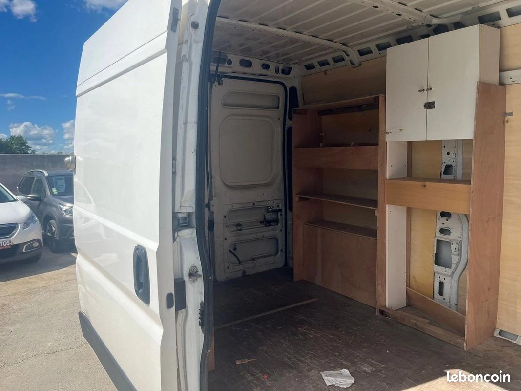 Peugeot Boxer 2.2L HDI 101 CHEV DIESEL - ÉNORMEMENT DE RANGEMENTS | RÉVISÉE-GARANTIE DE 12 MOIS (image 25)