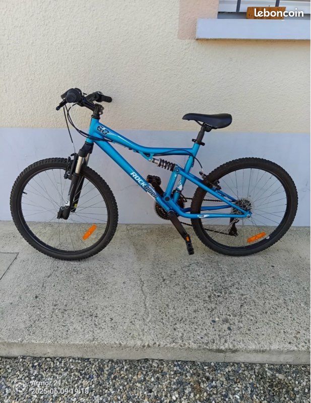 VTT Rockrider 60 betwin design bleu, suspendu,très bon état (image 3)