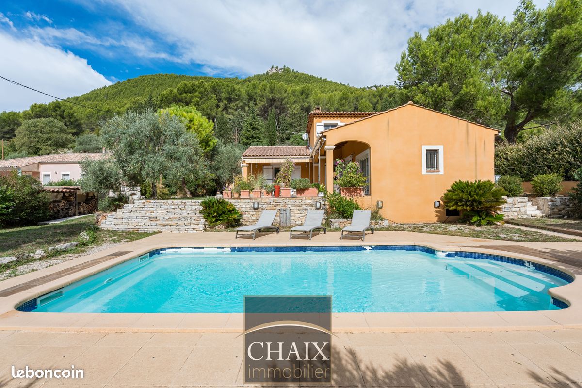 Maison 6 pièces 138 m² · à Cuges-les-Pins · 138 m² · 595 000 €
