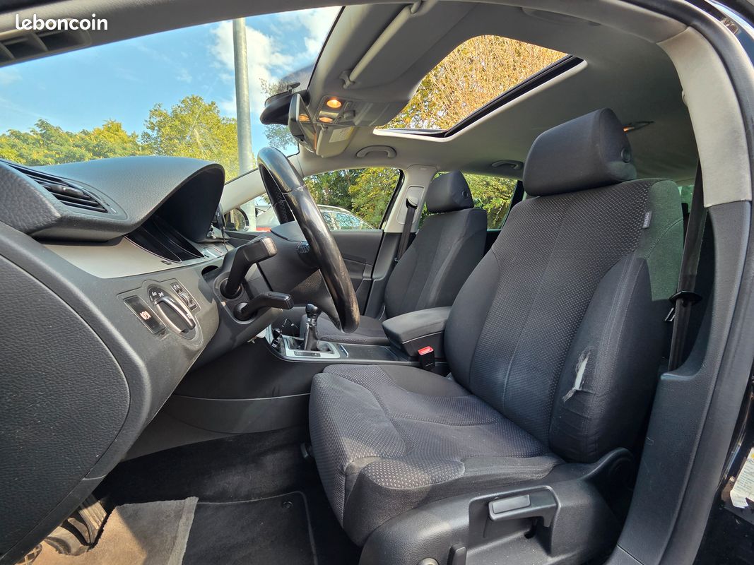 VOLKSWAGEN PASSAT SW – 2.0 TDI 140ch BVM6 Finition EMBASSY II (image 11)