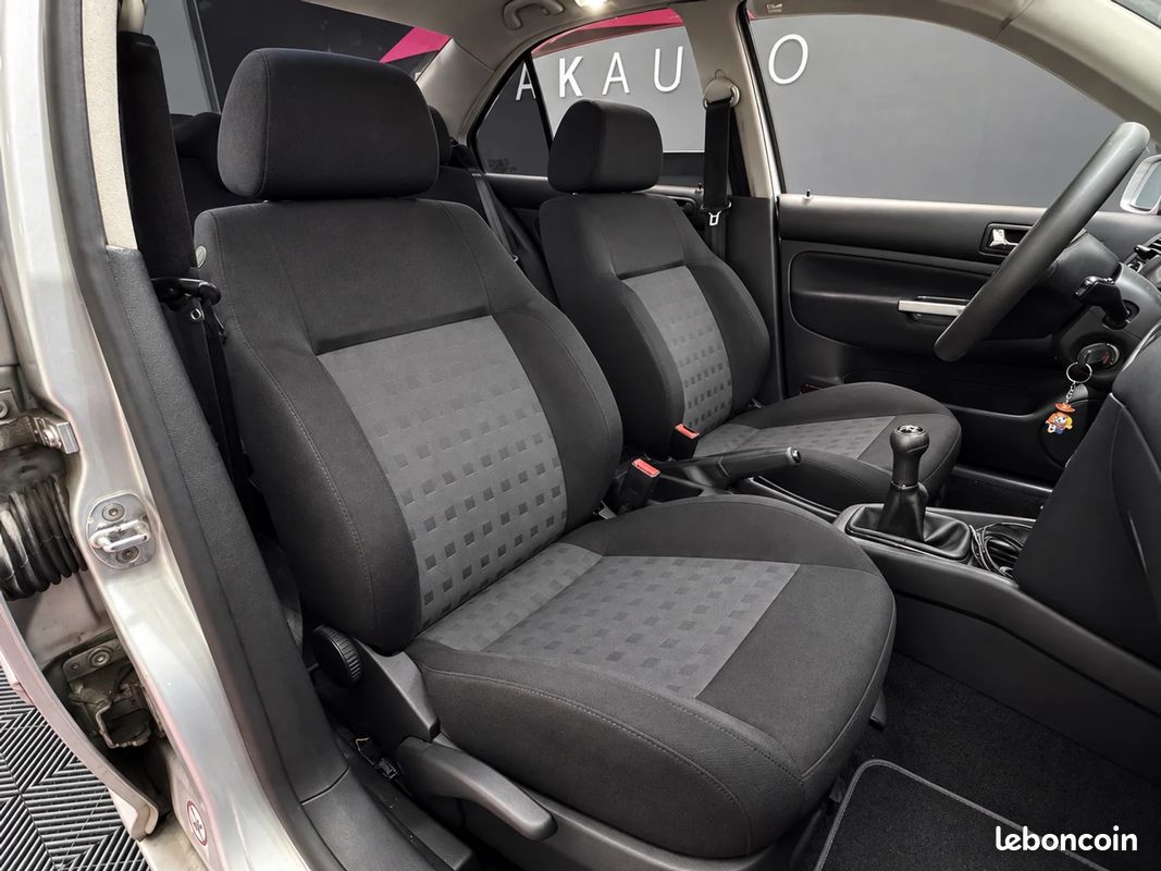 Volkswagen Bora 1.9 TDI Trendline BVM6 / Carplay / Suivi OK (image 11)