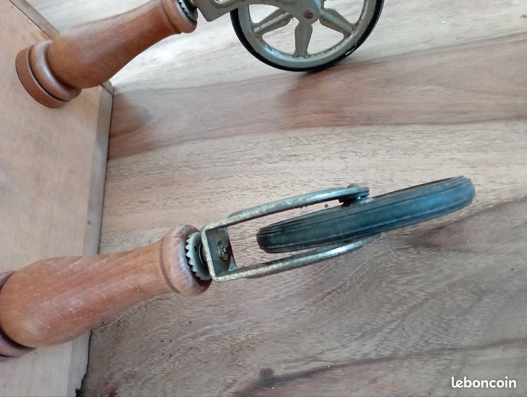 Pied de meuble avec roulette (image 1)