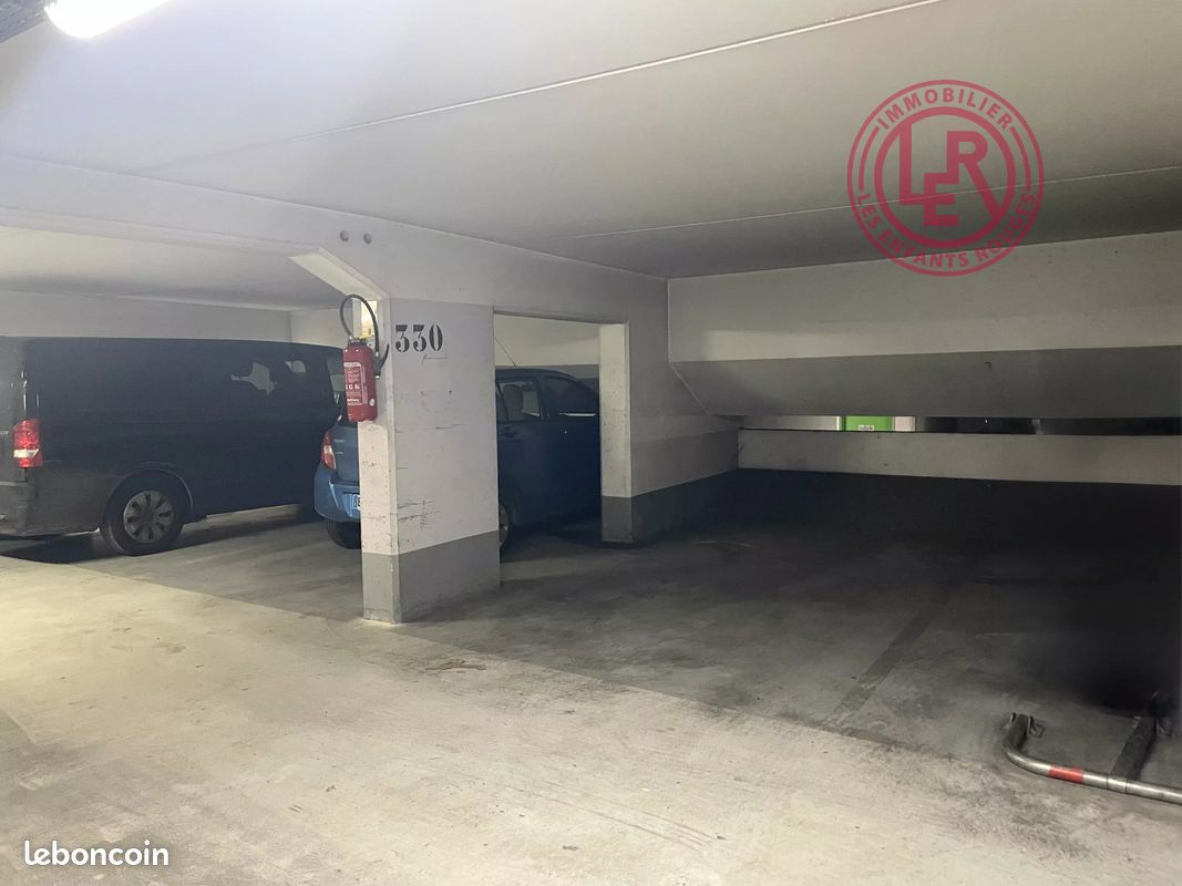 Parking/box 1 pièce Paris 3ème · 30 000 €