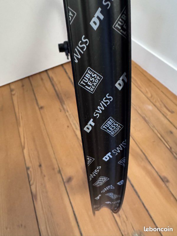 Roue avant dynamo DT SWISS G 1800 SPLINE - Équipements vélos