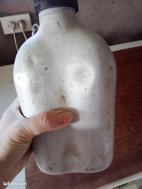 Gourde Ancienne Avec Gobelet En Aluminium – Vintage Déco
