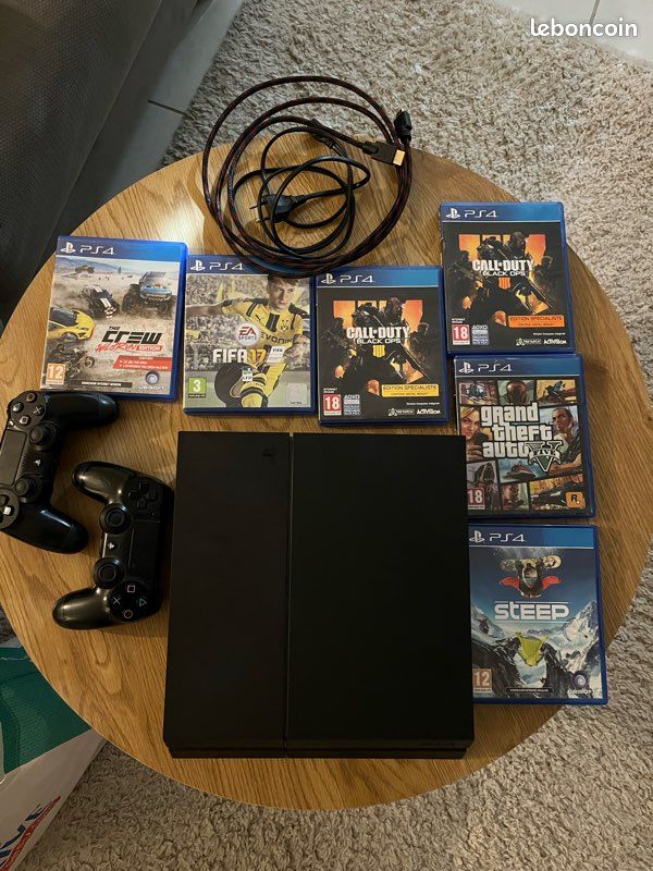 PS4 500 Go + 2 manettes + 6 jeux — 130 (image 1)