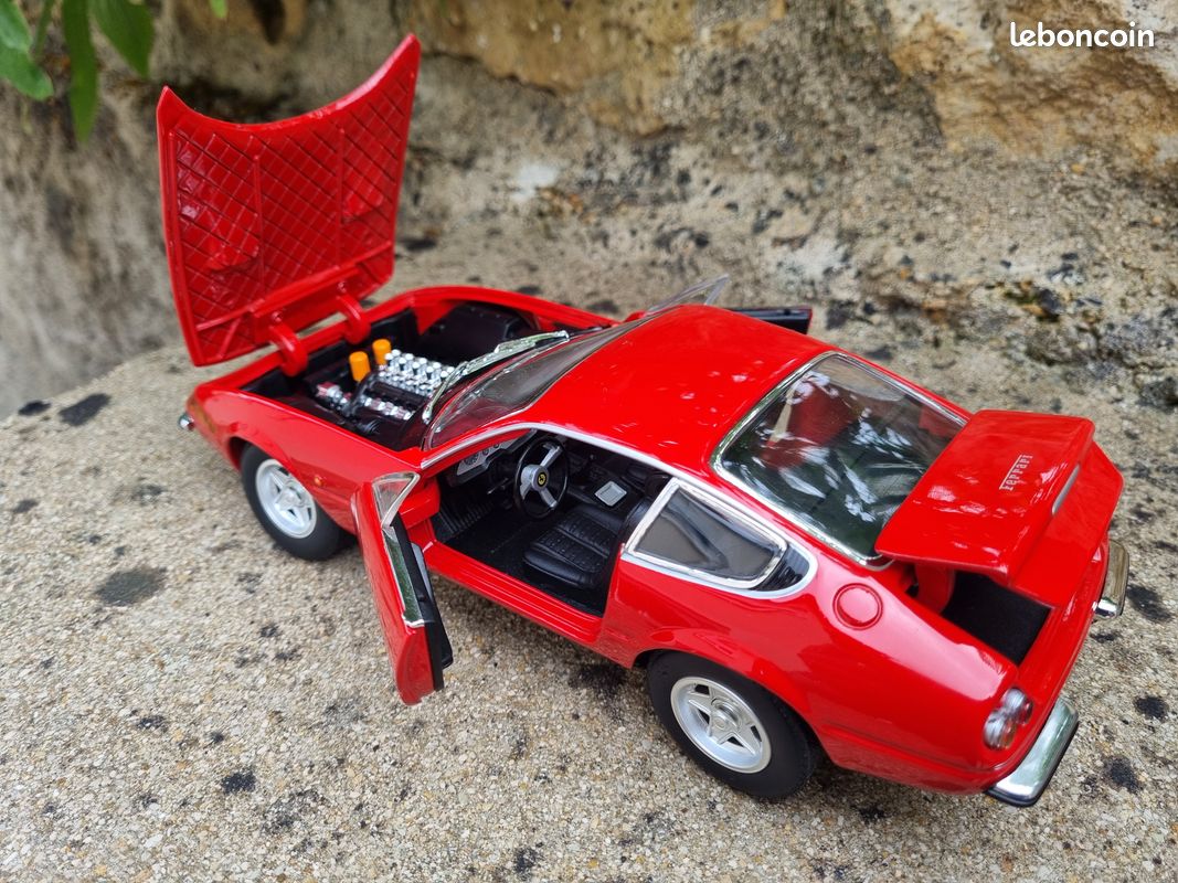 Ferrari 365 GTB/4 Rouge 1/18 Hot Wheels - Collection