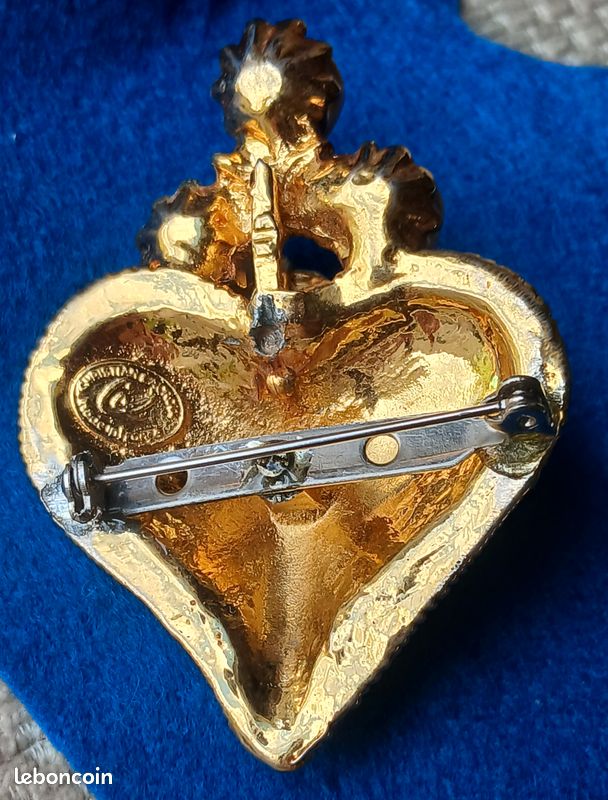 Broche Vintage Pendante - Cœur Gravé Avec Photo Religieuse - Couleur Or - Bijou Fantaisie Femme