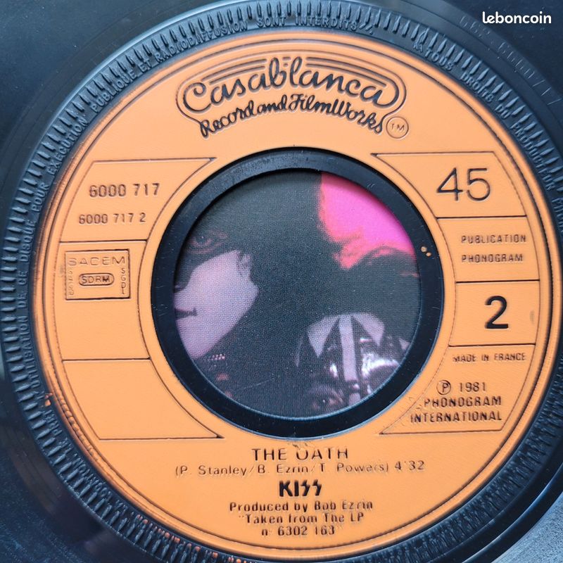 45t / kiss (image 4)