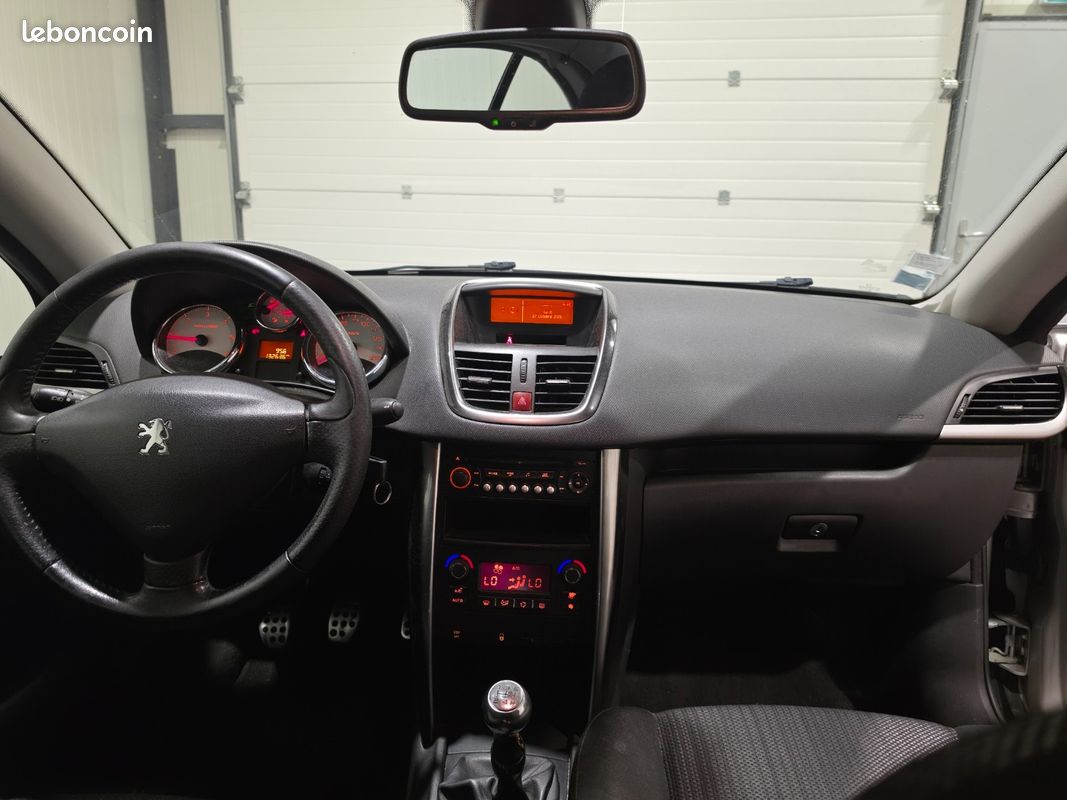 PEUGEOT 207 CC 1.6 HDi 112ch FAP BLUE LION Sport (image 11)